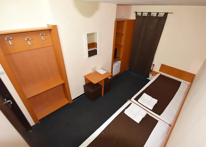 ホステル Fagaras エフォリエ・ノルド